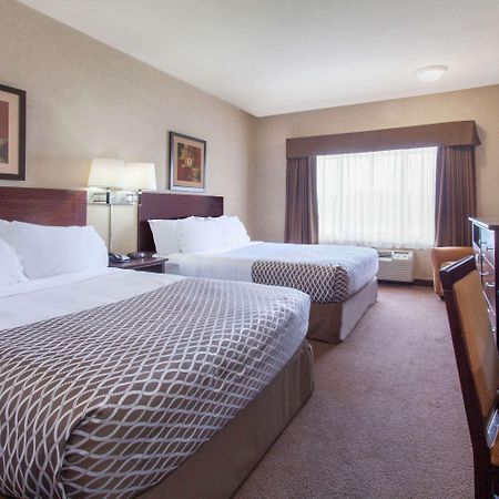 Ramada By Wyndham Camrose Otel Dış mekan fotoğraf