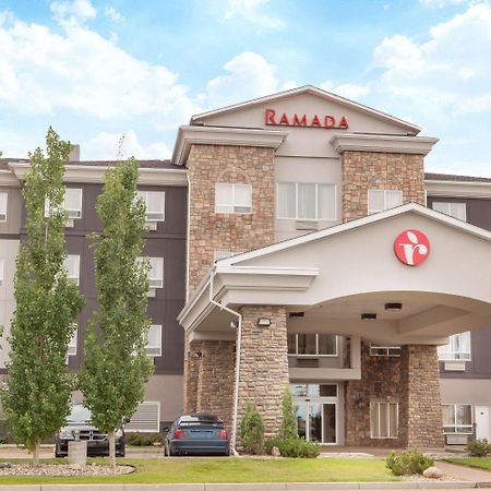 Ramada By Wyndham Camrose Otel Dış mekan fotoğraf