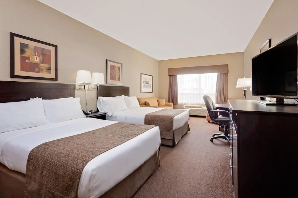 Ramada By Wyndham Camrose Otel Dış mekan fotoğraf