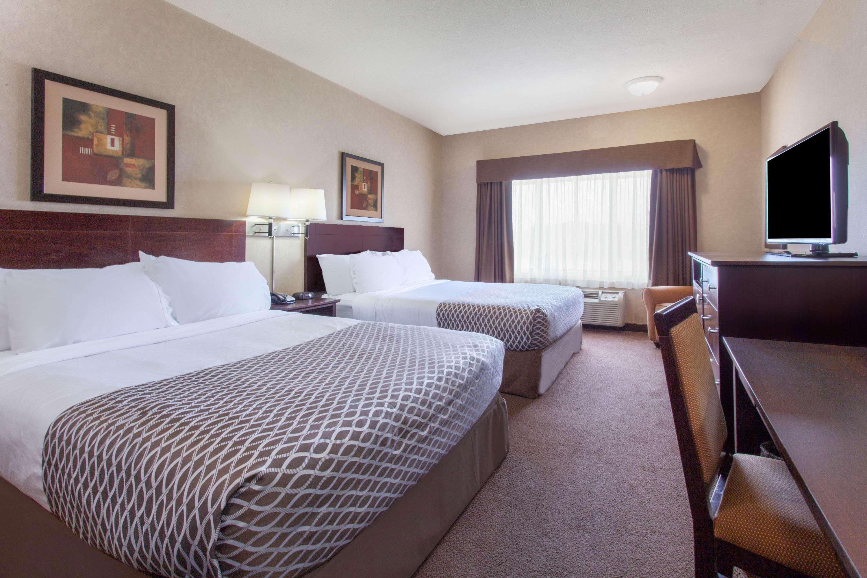 Ramada By Wyndham Camrose Otel Dış mekan fotoğraf