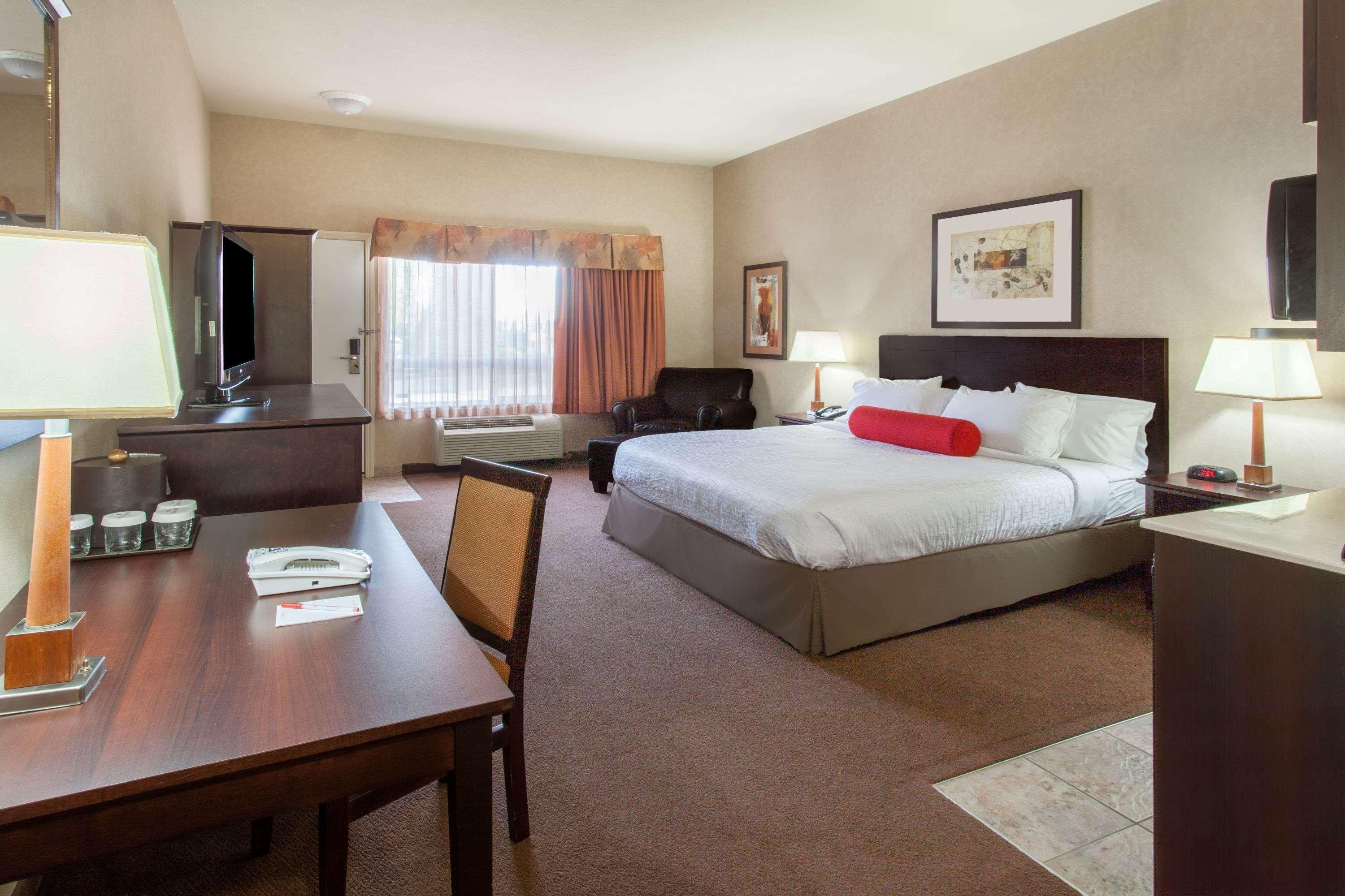 Ramada By Wyndham Camrose Otel Dış mekan fotoğraf