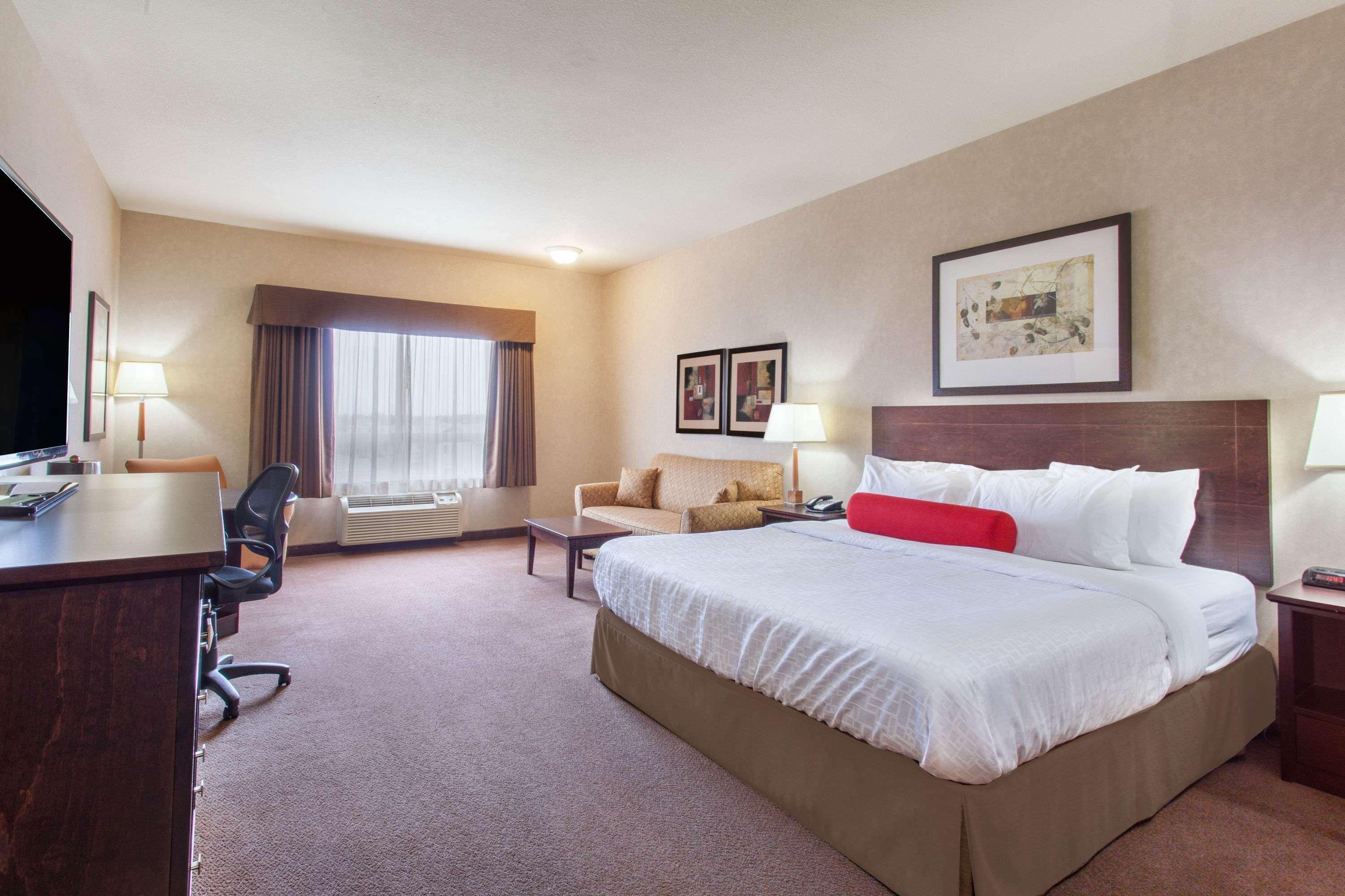 Ramada By Wyndham Camrose Otel Dış mekan fotoğraf