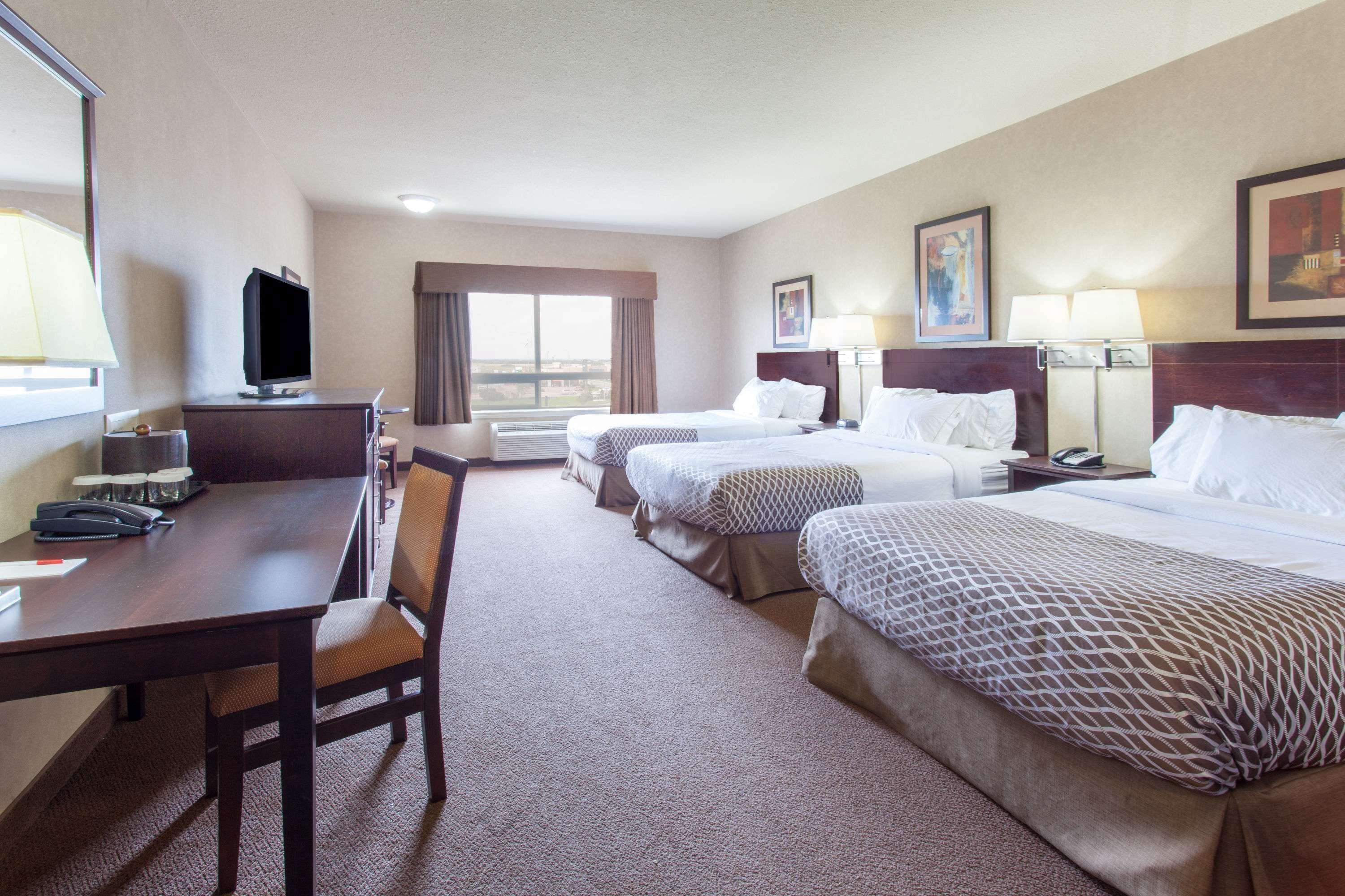 Ramada By Wyndham Camrose Otel Dış mekan fotoğraf