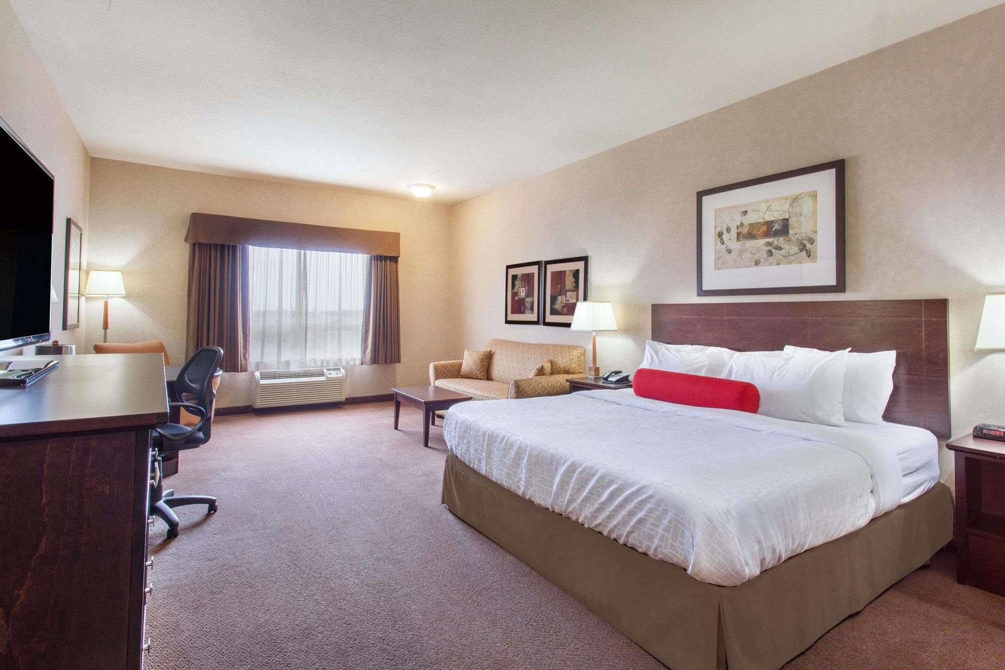 Ramada By Wyndham Camrose Otel Dış mekan fotoğraf